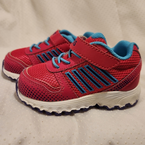 K Swiss Sneaker. Toddler Size 5. - Picture 3 of 9